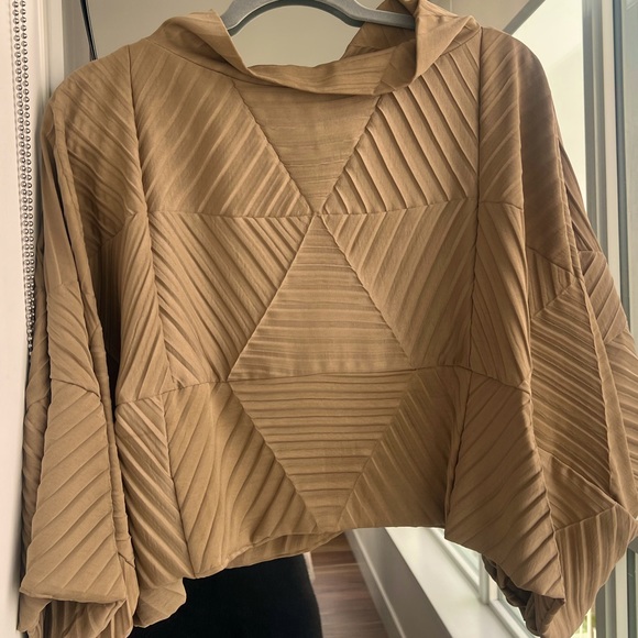 Creamy Gold Formal Private Designer Top. - Picture 2 of 2